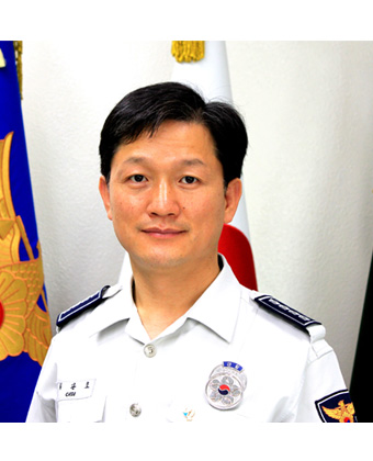 Choi Kwon-ho, the chief of the Seocho precinct of Seoul, where some police officers believe their “portrait right” is more important than citizens’ public safety.     Source: http://www.smpa.go.kr/sc/